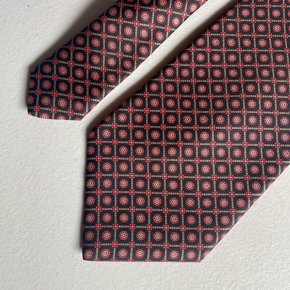 Moore’s silk tie - Picture 2 of 8